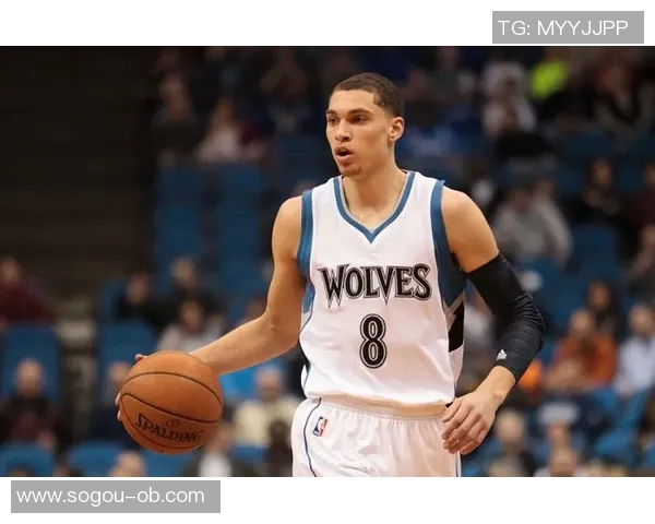 锡安表现平平仅得21分11板11次出手并列首发球员中最少引发质疑